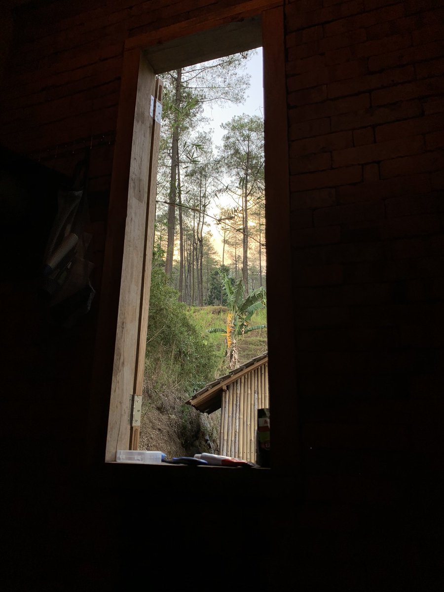 Sambil memandang matahari terbit, gimana pemandangan nelekmu hari ini?