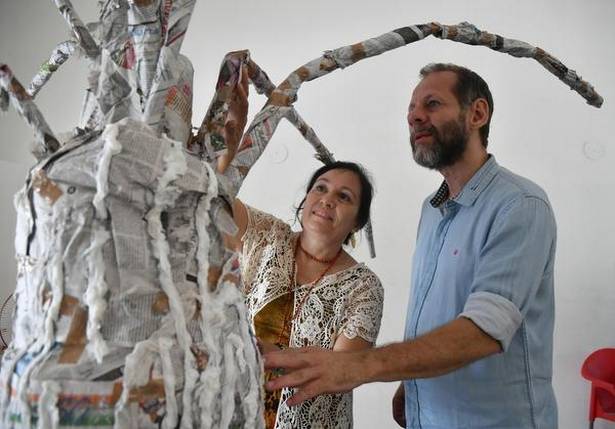 arttherapyproj's tweet photo. “The purpose is not just artistic, but also brings in wonder, hope, duty, compassion and other virtues." Read about this artist that is helping kids bring their wishes to life!
#creatchange #recycledart #artheals
https://t.co/gf4CQc86Hj https://t.co/SqPEBHRDXy