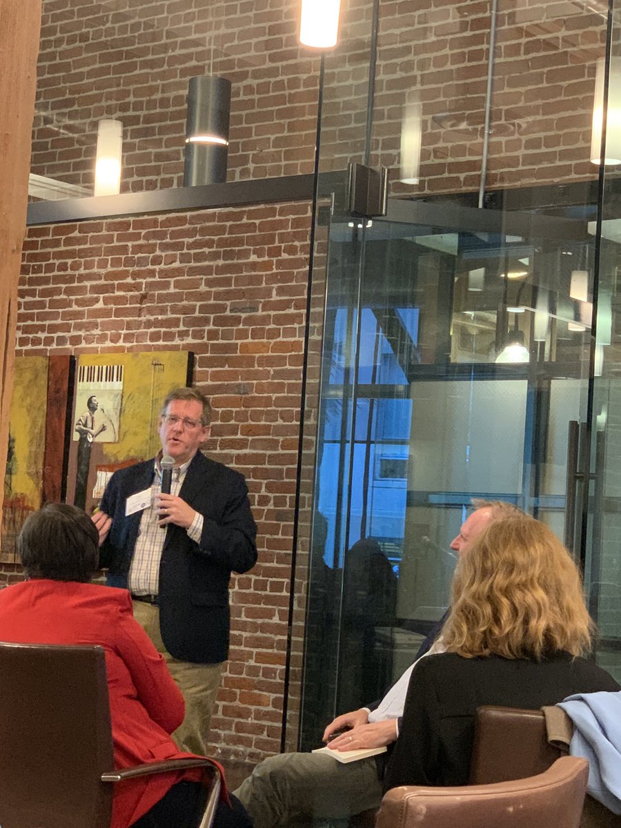 StefanieMarrone's tweet photo. Listening to @mbeese speak about design thinking at the #LMATechWest CMO summit #LMAmkt #LMATech @LMAintl https://t.co/DWJ7kSI3c3