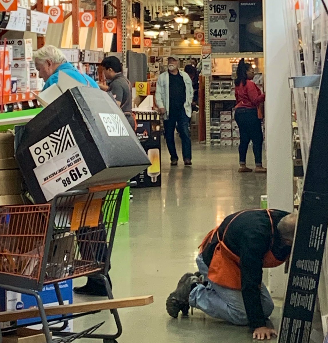 cmcclintock22's tweet photo. There is no “I” in TEAM at 131. Everyone came together today and the results speak for themselves. Driving #instock and leading by example. This is what great looks like!  #Shelfie @RussellKMann @FarrBrannon @AccettaPl @KMTovey https://t.co/wFmDzo7sRT