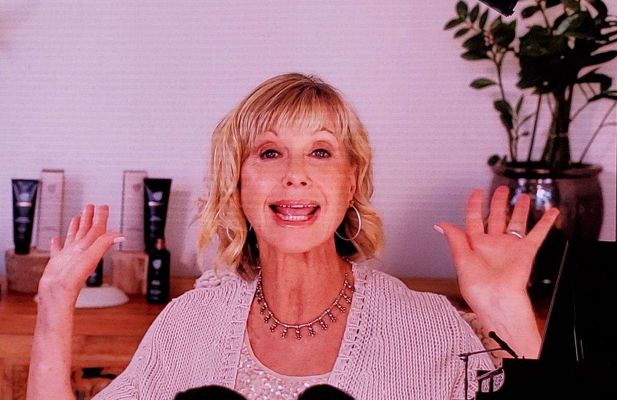 TheLuxeExperts's tweet photo. Wellness Pioneer Award Winner Olivia Newton John! This #worldspaawards #Dubai She has raised over $200 million #BreastCancerAwarenessMonth Wellness Community is in your prayers! https://t.co/ikgFtPQ3EQ