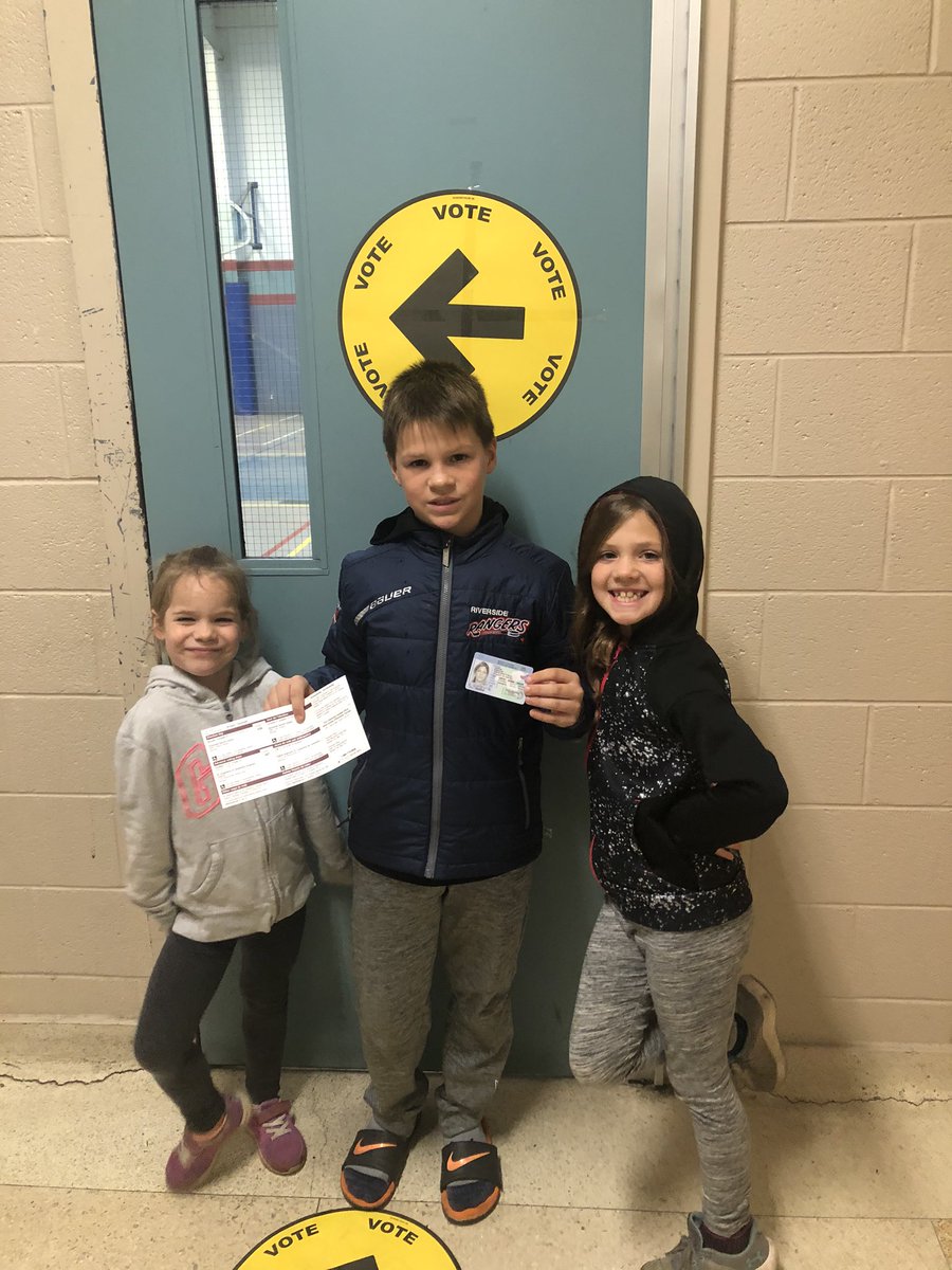 kari_ashton2012's tweet photo. Ashton family voted ✔️@KJstrose https://t.co/YrOevFnbi2
