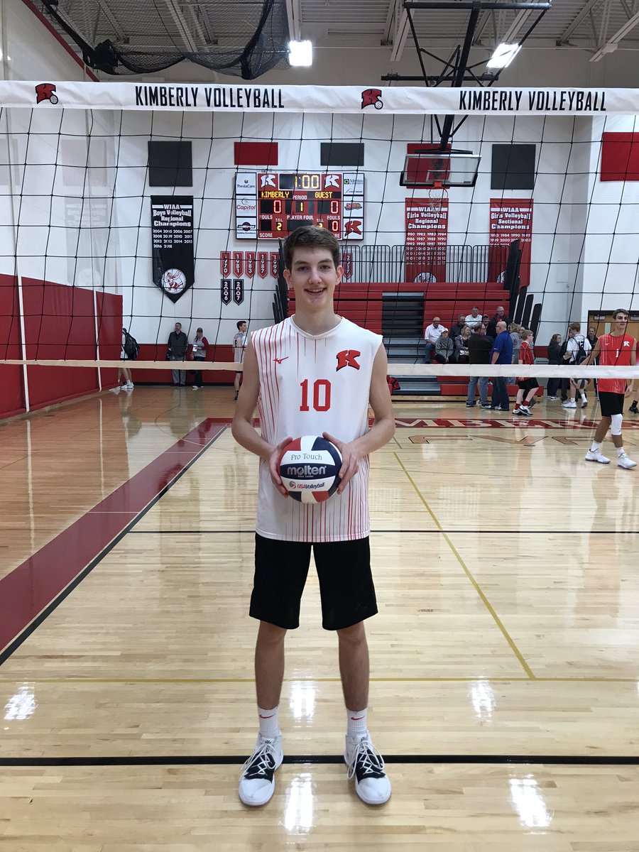 KimberlyBoysVB's tweet photo. 🚨SCHOOL RECORD🚨
Congrats Landon Krause on breaking the career kills record tonight. Surpassing Sam Radtke with 814 kills & counting!! #MakerPride #BoysVolleyball @landon_krause12 https://t.co/fiGVuNEdxp
