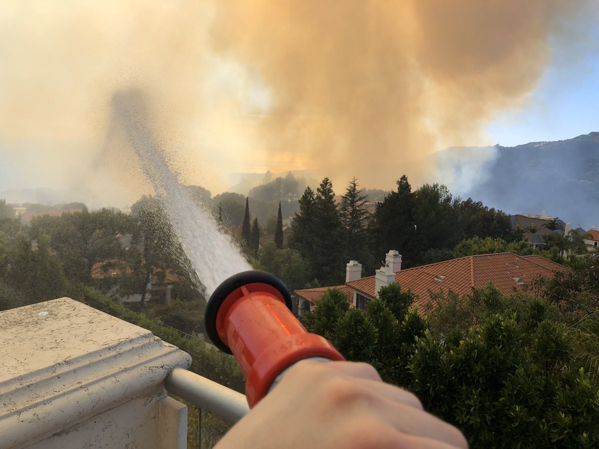Just watering the plants on this nice Monday afternoon #palisades #PacificPalisades #PalisadesFire