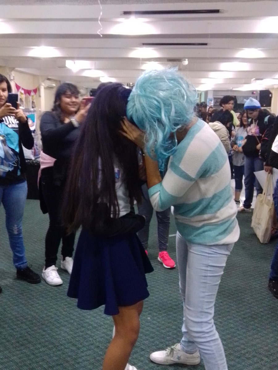 airigatoh's tweet photo. Fotitos beias con @DrawForLove @AkellieChan y @YiyiStein en #FHSMEXICO ;v; https://t.co/zeKx0A7fXI