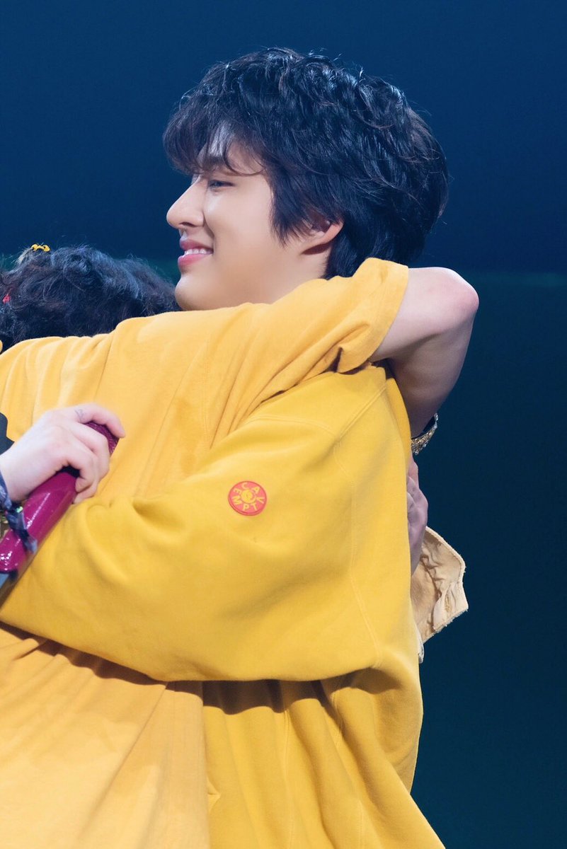 smashhit1022's tweet photo. Always your side #BelovedHanbinDay https://t.co/SjmlA5hzih