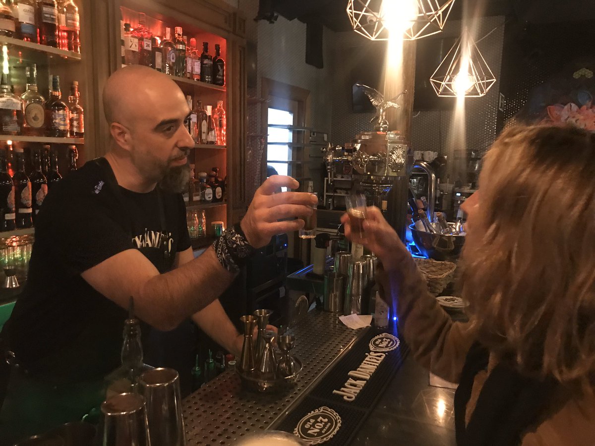 Inauguramos la noche de #MadridCocktailWeek nada menos que en #mirandacocktailbar , donde nos presentan en una experiencia exclusiva su última novedad... Jack Daniel´s RYE, de la mano de Luís Bustamante ¡vamos a disfrutar de lo lindo!