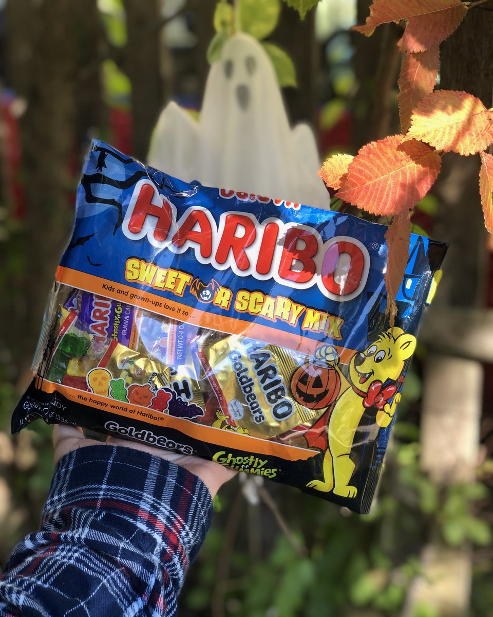 CardullosShoppe's tweet photo. Hans Reigel started his company Hairbo in 1920, and it 1922 after being inspired by the trained bears at street festivals he introduced to the world--the gummy bear. Haribo remains one of the most popular and delicious variety of gummy bears in the world! #FunFoodFacts https://t.co/3Meku034Qw