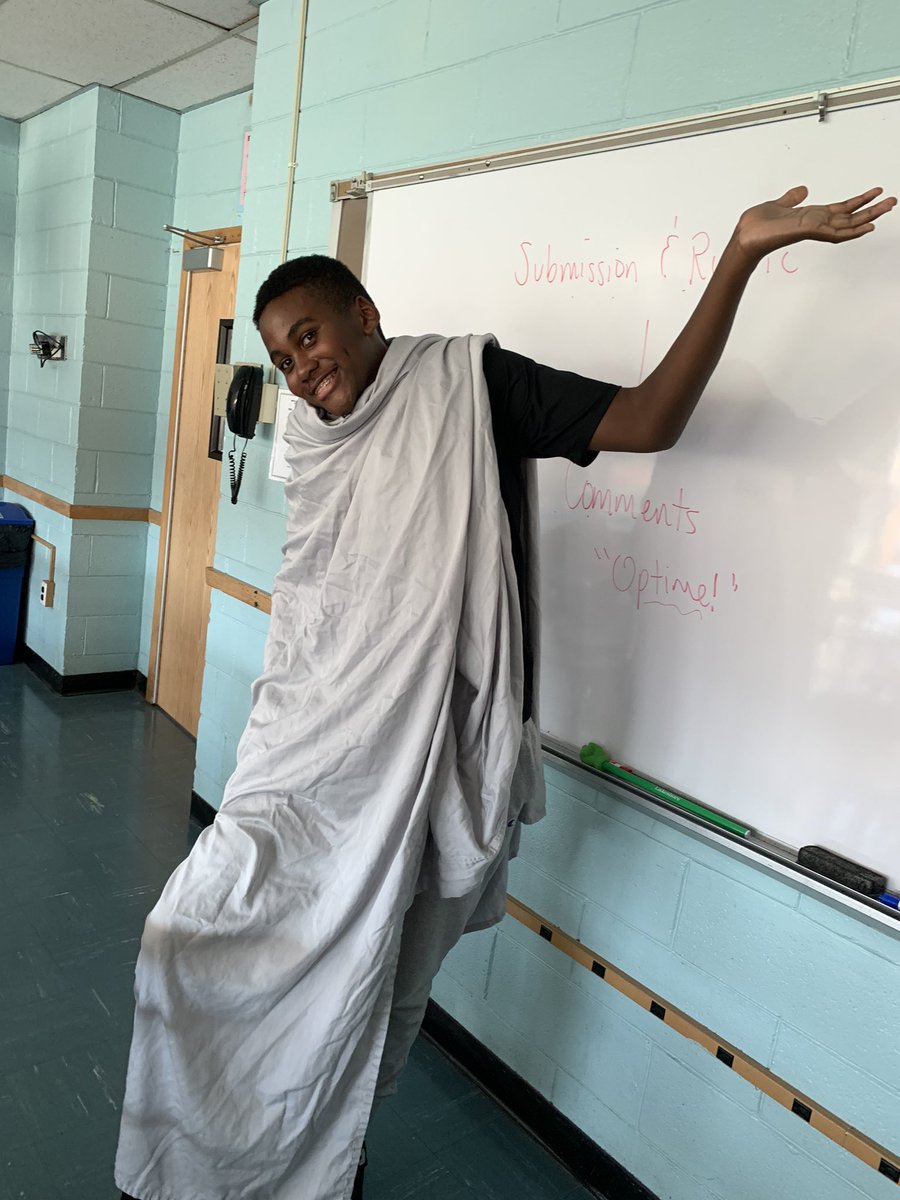 MineolaMagistra's tweet photo. Learning how to properly put on a toga #Latin1 #MineolaProud #magistralife https://t.co/ZBbd9kFVvM