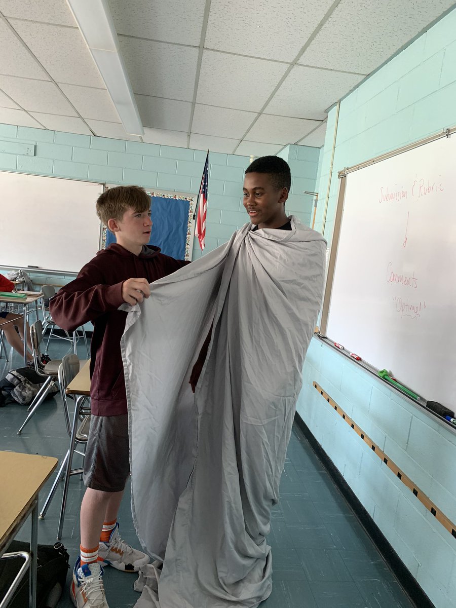 MineolaMagistra's tweet photo. Learning how to properly put on a toga #Latin1 #MineolaProud #magistralife https://t.co/ZBbd9kFVvM