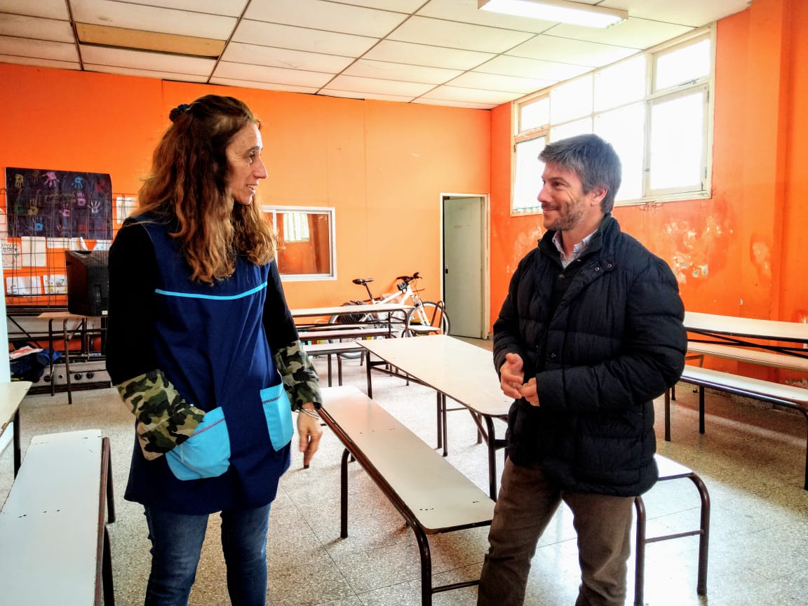 SBonifatti's tweet photo. Las ganas y la determinación no alcanzan a cubrir las necesidades que el Estado no cubren.

Visité la EP N° 45, Karina, su directora, me contó de su lucha y la de  toda la comunidad educativa para sostener de pie la escuela, cuando la ausencia del Estado se vuelve costumbre. https://t.co/BWCzDNNufd