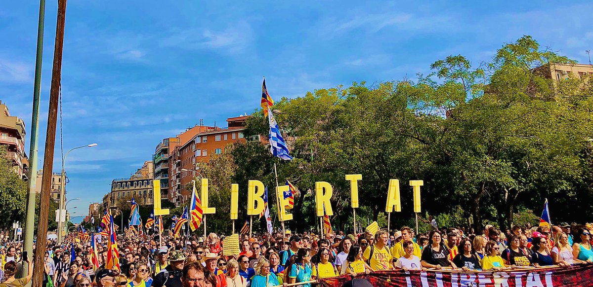 dmarti10's tweet photo. 🗣 La força de tot un poble en moviment 🎗 #SpainSitAndTalk https://t.co/EjW8U3l8xX