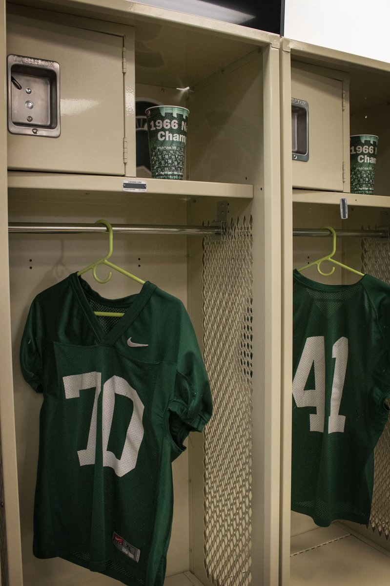 ChallengesEL's tweet image. It takes a team! Who would you want on your crew in an escape room? 🙌