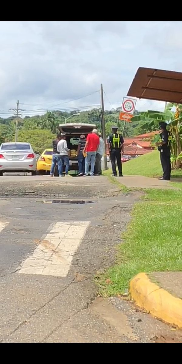 ClaytonPanama's tweet photo. @joseluisfabrega mientras esperamos sus acciones al respecto, @ProtegeryServir y @ATTTPanama son usuarios/cómplices de ésta ilegalidad. @tvnnoticias @TReporta https://t.co/4qvTKGQOUG