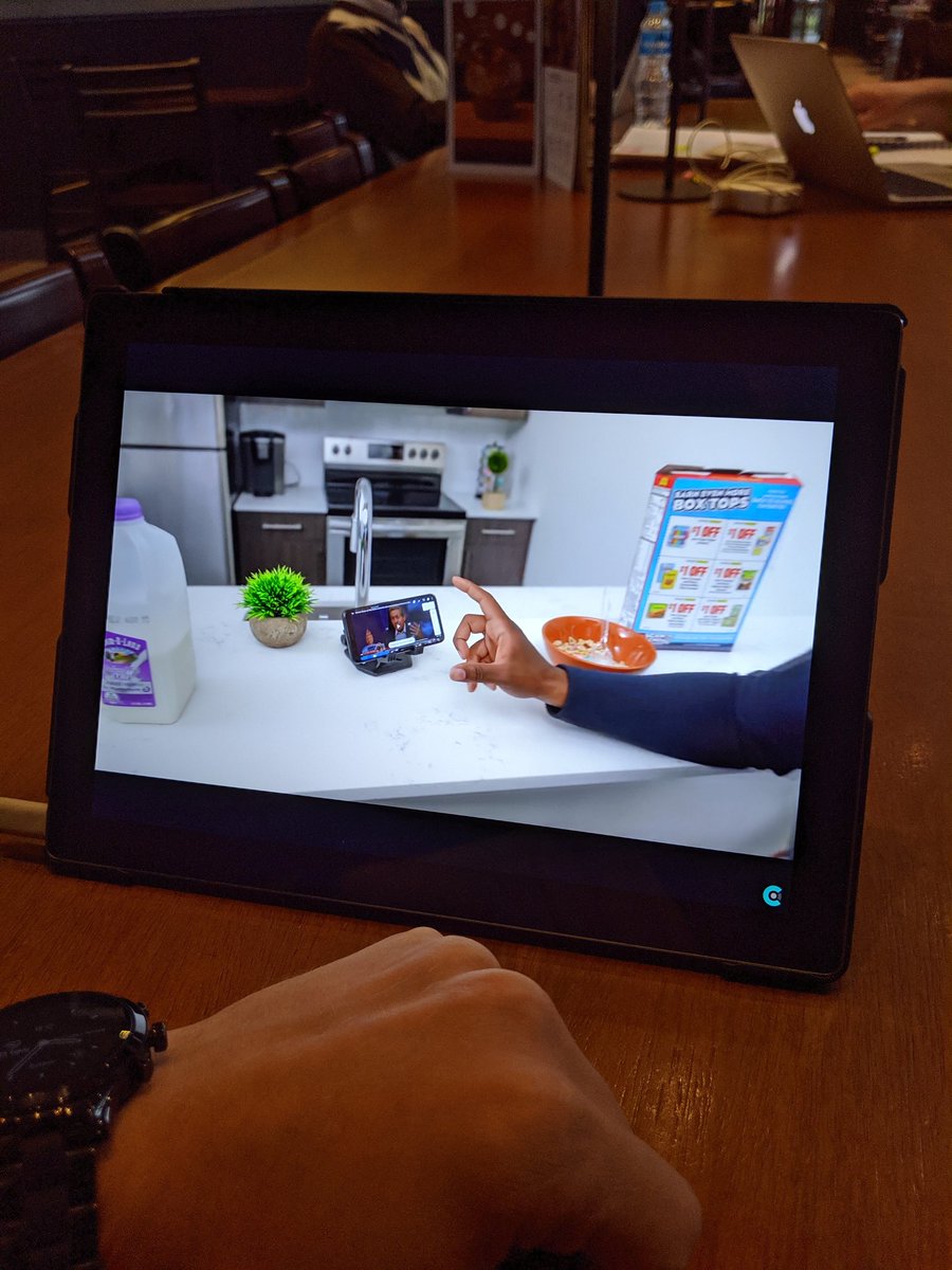 fearlipe's tweet photo. Checking the review of #pixel4XL from @UrAvgConsumer on my #pixelC tablet and picture taken on #Pixel3XL . #teampixel https://t.co/aKJ9Lmc3Y7