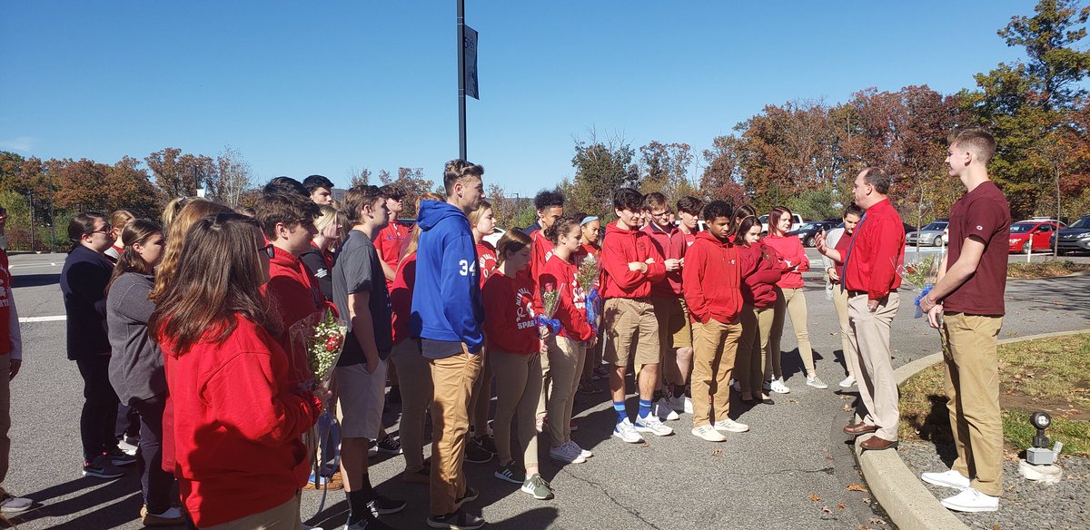 MidValleySD's tweet image. The Mid Valley SADD Club and students from Mr. Kazinetz&apos;s class remember the Mid Valley 8 to kick off the start of Red Ribbon Week.  We choose to be Drug and Alcohol free!