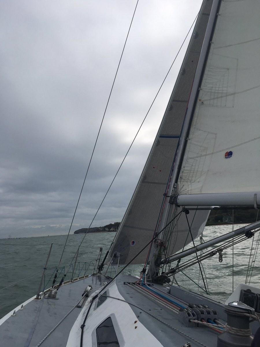 EmbleySixthForm's tweet image. Perfect conditions for sailing the Yacht Embley to Gosport for its winter berth. @EmbleySenior #embleysailing #pupildevelopment