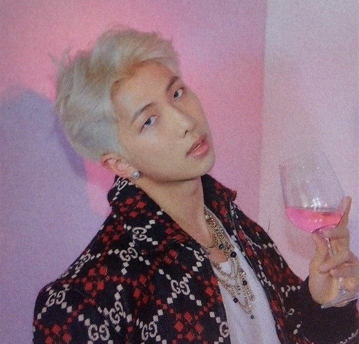Loupissa's tweet photo. @incorrectxbts namjoon and kai https://t.co/WscxdsV0iG