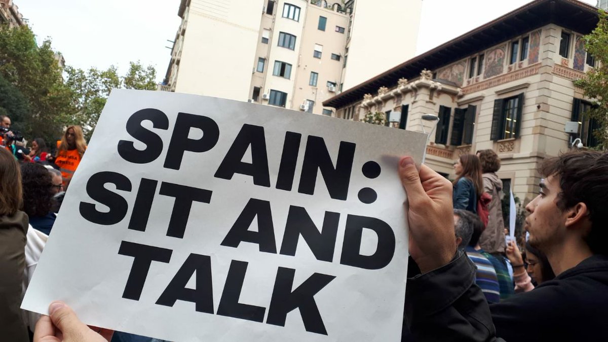 LluisJunyent's tweet photo. #SpainSitAndTalk https://t.co/Hh02sbZYOl
