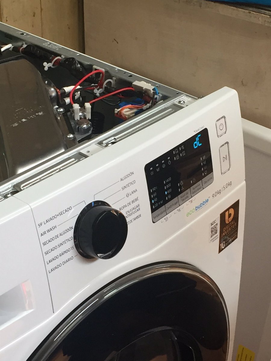 El 9 de octubre de 2019 mi madre compró una lavadora <a href="/SamsungChile/">Samsung Chile</a> en <a href="/tiendas_paris/">Tiendas Paris</a> <a href="/TiendasParis/">Paris</a> y hoy vino el técnico a instalarla. El resultado es que viene mala, gracias por su pésimo servicio!