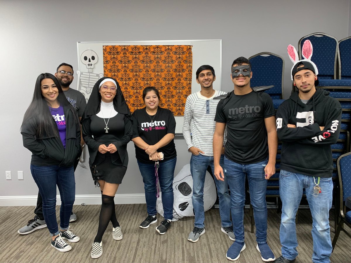 AllianceTel1's tweet photo. Spooktacular AllianceTel Metro Masters Trainings went down in Dallas last week!!! π€‘πΊπ»ππ½π€π Shout-outs to our amazing trainers who facilitated a total of 11 training sessions!!! #AllianceTel #MetrobyTMobile #MetroMasters https://t.co/TdLJVSi7pY
