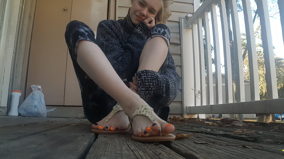 ogfeet's tweet photo. Are you all checking out the new clips section? Here's the link in case you havent!
https://t.co/swQOE8Yhn3
#teamprettyfeet #footmodel #cutefute #barefoot #ogfeet #prettyfeet #feetfetish #sexytoes #footfetishgang #queenfeet #toenails #prettytoes #perfecttoes #footlover #ogfee https://t.co/4qXlcdbME1