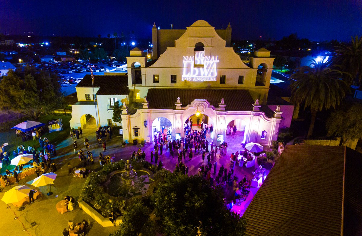 innovatemkg's tweet photo. We love a good drone shot! Guests stayed until the very end of the night, as they celebrated and posed on the red carpet.
@NLBWALA #droneshot #drone #nlbwa #losangeles #losangelesevents #awardsceremony #awardsgala #innovatemarketinggroup #innovatemkg #img #innovate https://t.co/1s8tVFSnHv
