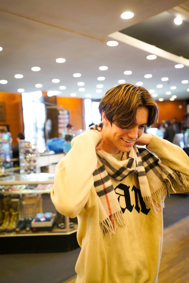 xhuddy's tweet photo. who wants to come shopping? https://t.co/Lz7zyXbM0H