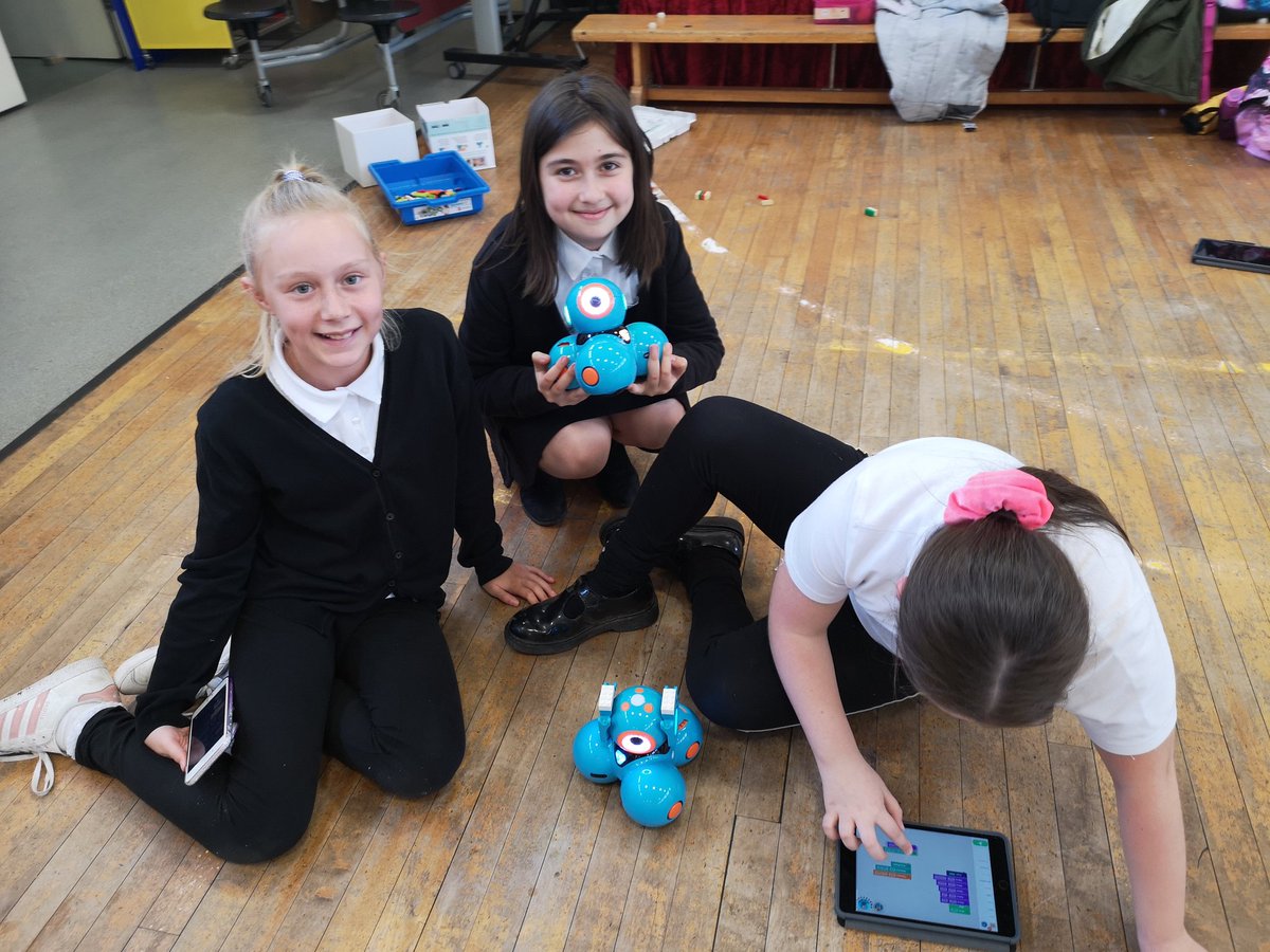 TAScotland's tweet image. @DigitalXtraFund #robotdanceoff group 2 in full swing again this afternoon @Banchoryps Heading towards finalise our code and preparing our videos next week 😀