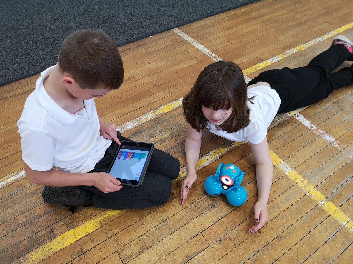 TAScotland's tweet image. @DigitalXtraFund #robotdanceoff group 2 in full swing again this afternoon @Banchoryps Heading towards finalise our code and preparing our videos next week 😀