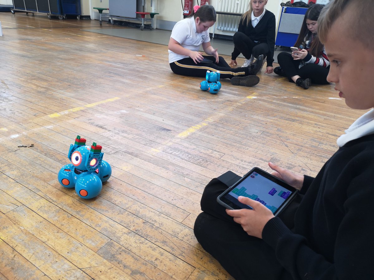 TAScotland's tweet image. @DigitalXtraFund #robotdanceoff group 2 in full swing again this afternoon @Banchoryps Heading towards finalise our code and preparing our videos next week 😀