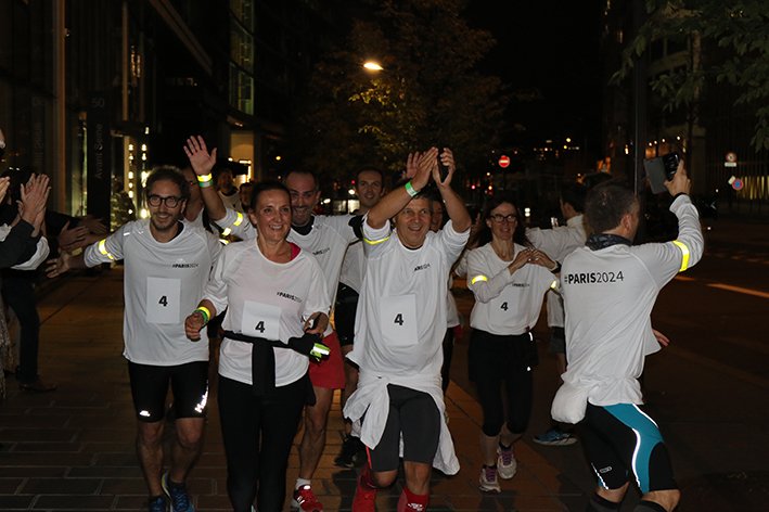 GroupeBPCE's tweet photo. #Paris2024 | Ils l’ont fait ! Arrivée au siège du Groupe BPCE des 28 collaborateurs du groupe et de ses entreprises après un parcours de 7 km dans Paris. Bravo à eux 👏🏽👏🏽👏🏽 https://t.co/howOqg7G5M