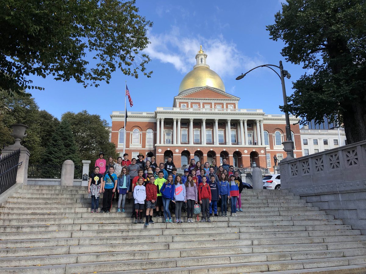 BostonHistory's tweet photo. Todayβs great group of fifth graders on Boston Common near the Massachusetts State House at the start of their field trip of the Freedom Trail. https://t.co/2uPAJlUP4G #Boston #WalkingBoston #FallFieldTrip #BostonHistory https://t.co/qblALON6aE