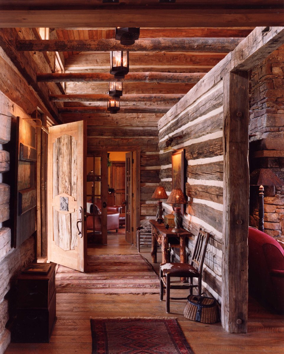 YTraditions's tweet photo. To walk into this private Wyoming residence is to feel as if you've stepped back in time. 

https://t.co/iNHpK6z70L

#yellowstonetraditions #homebuilder #customhomes #luxuryhomes #rustic #architecture #interiordesign #homedecor #homedesign #dreamhome #mountainliving #interiors https://t.co/rll1C62vcw