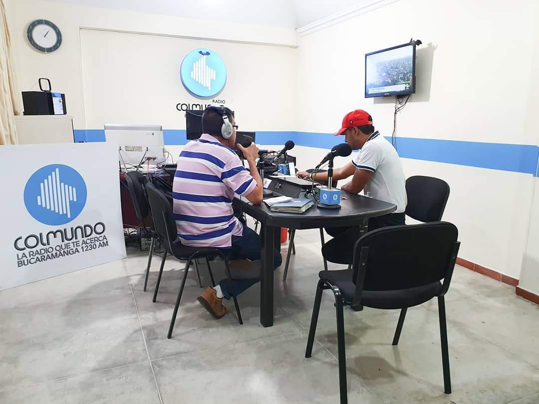JhersonDelgado's tweet photo. #EnMedios 🎙| "Emprender en la política no es fácil,  pero estoy haciendo el ejercicio porque quiero marcar la diferencia haciendo las cosas bien". #YoVoto #PRE1🗳️✍🏻  #JhersonDelgadoPRE1 #ConcejalAmigo #ConstruyendoPREsente https://t.co/D7x4o0KMwA