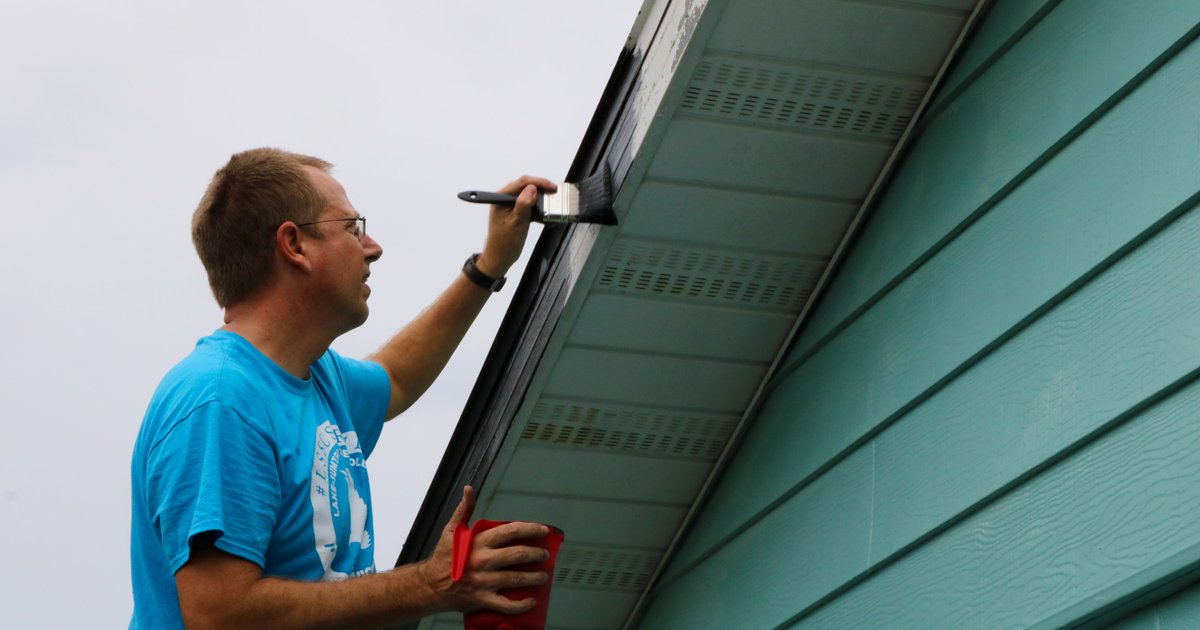 LSSCedu's tweet photo. This past Friday, LSSC faculty, staff, and students dedicated themselves to giving back to the community, for the second annual Lakehawk Service Day. LSSC donated over 1,000 hours in community service! #lsscserves https://t.co/M02SgwGVco