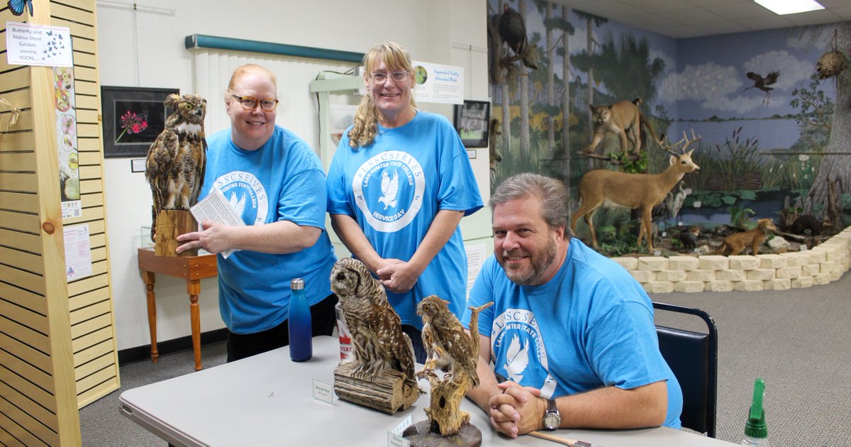 LSSCedu's tweet photo. This past Friday, LSSC faculty, staff, and students dedicated themselves to giving back to the community, for the second annual Lakehawk Service Day. LSSC donated over 1,000 hours in community service! #lsscserves https://t.co/M02SgwGVco
