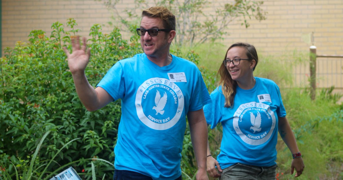 LSSCedu's tweet photo. This past Friday, LSSC faculty, staff, and students dedicated themselves to giving back to the community, for the second annual Lakehawk Service Day. LSSC donated over 1,000 hours in community service! #lsscserves https://t.co/M02SgwGVco