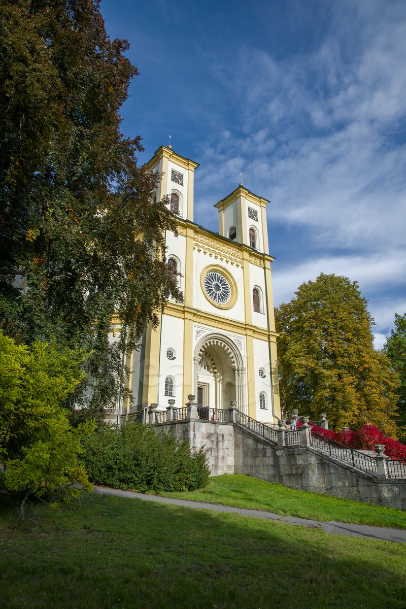 GreatSpas's tweet photo. 📸🇨🇿 Mariánské Lázně: katolický kostel Nanebevzetí Panny Marie /🇩🇪 Römisch-katholische Mariä-Himmelfahrt-Kirche 🇬🇧 Church of Virgin Mary Assumption/ 
#GreatSpas #GreatSpasOfEurope #MarianskeLazne #Marienbad https://t.co/9IZMzqEl8k
