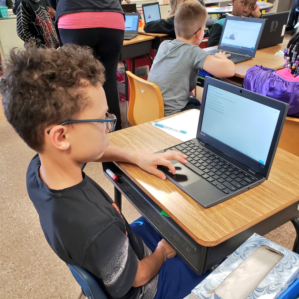 RQSLearning's tweet photo. Fourth graders at @rqsrobinsonelem are showing what they know on their science assessment today. Students are demonstrating what they've learned about energy. Good luck, scholars! πͺπ½ #RQSConnected #MOedChat #NGSSchat https://t.co/CCuw5jSKTj