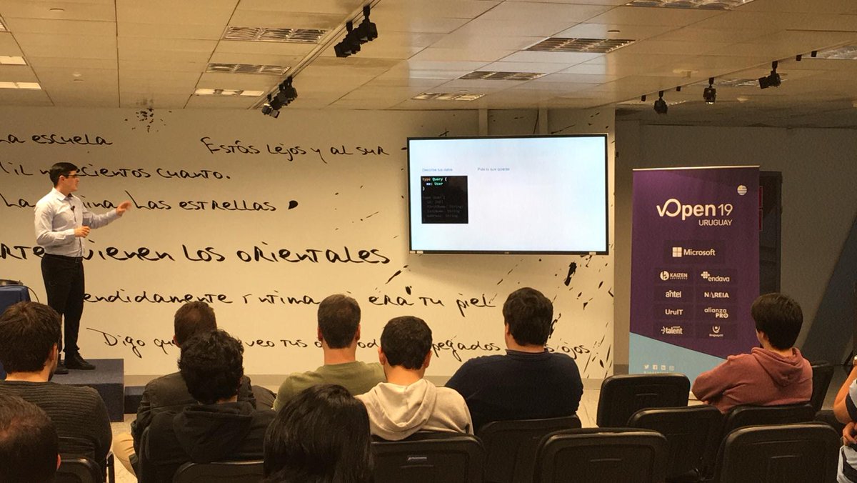 vopentechuy's tweet photo. 📢 Ahora @ymulenll compartiendo sobre #GraphQL 😜

#explotaaa #joinvOpen #vOpentech #evento #vOtalks #Tecnologia #MicrosoftEvent #Azure https://t.co/97QxW0kbB4