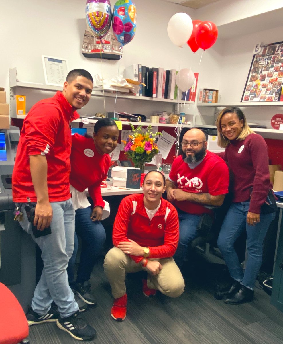 britt_tgt's tweet photo. My leaders are truly the best! ❤️❤️Thank you all for the warm welcome to Bensonhurst!! Ready to get the show started! #ItsShowtime #TeamBenny https://t.co/t1mLGOMqOH