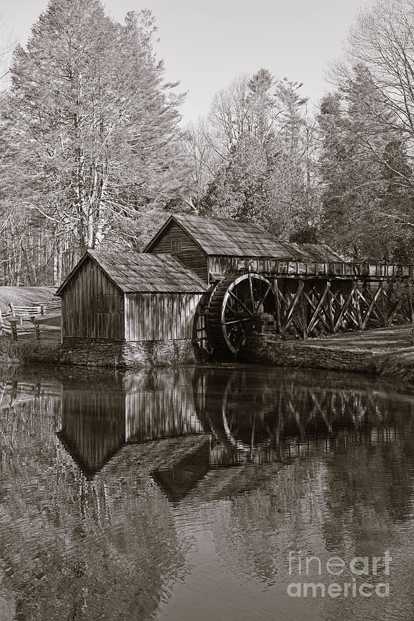 KerriFar's tweet photo. Mabry Mill along the #BlueRidge ~ https://t.co/quoFqdX9zq ~ #BlackAndWhite #VirginiaLandmark #NewRiverNature #Photography https://t.co/NAMYNMW7xZ
