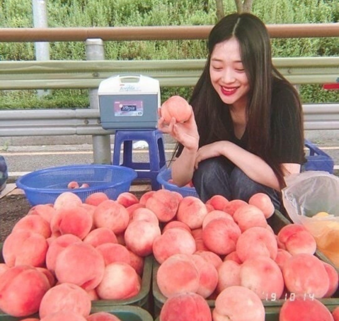 [ Thread   #RememberingSulli https://abs.twimg.com/emoji/v2/... draggable=