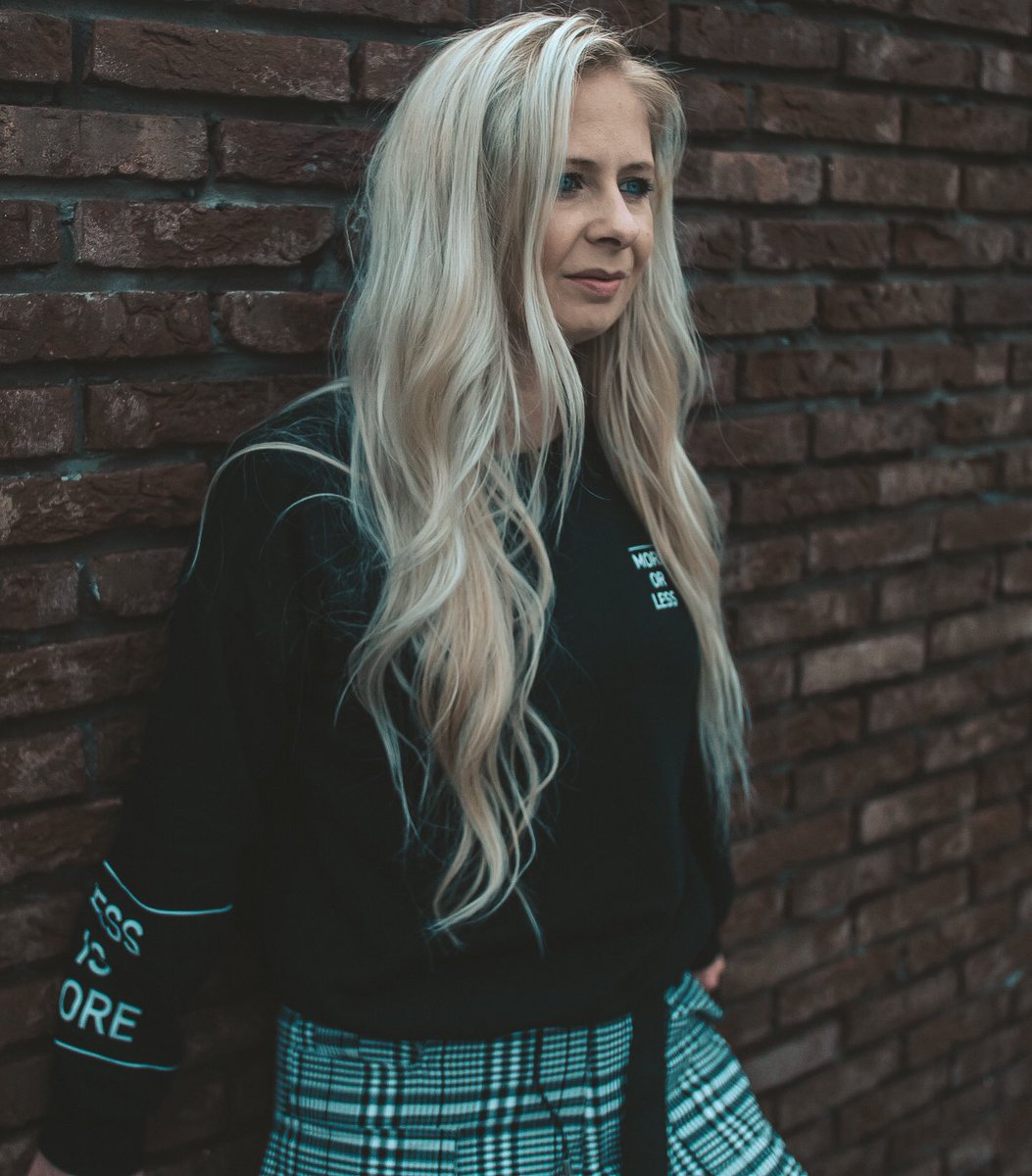 STARING INTO THE FUTURE... IT LOOKS BRIGHT 👀 #deetox #deetoxnl #hardstyle #raw #music #dj #producer #thesting #hardstylefamily