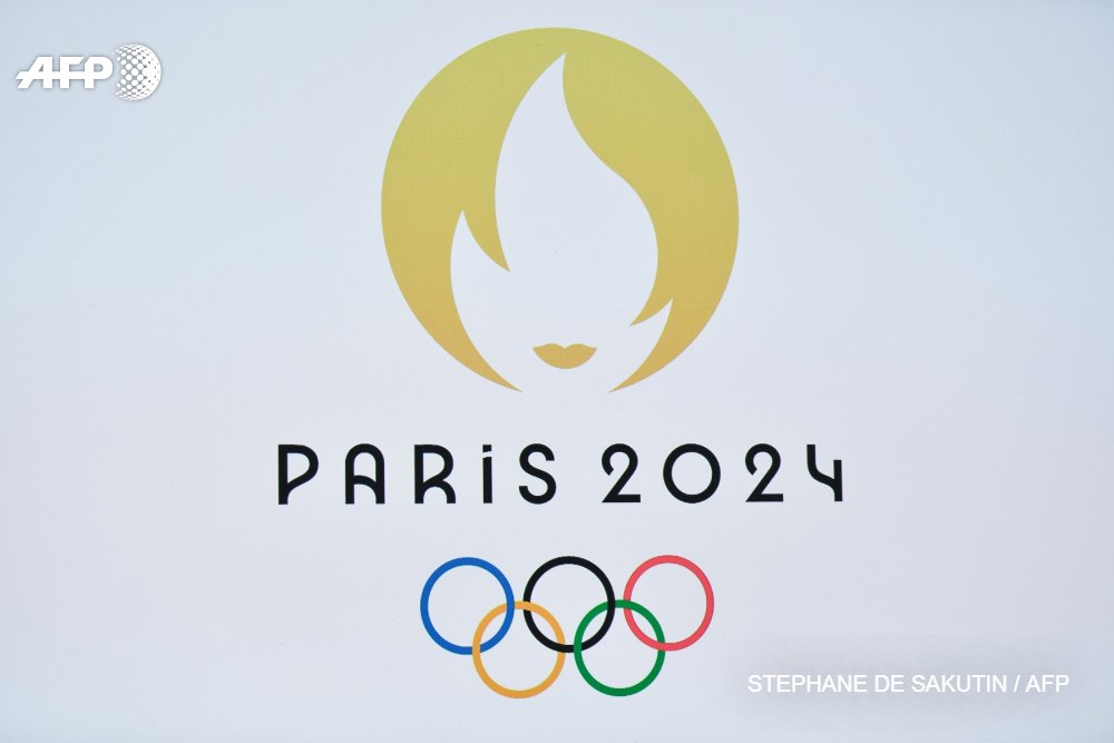 afpfr's tweet photo. Un rond doré dans lequel apparaissent la flamme olympique et un visage stylisé représentant Marianne : les organisateurs des JO de #Paris2024 ont présenté hier le logo définitif de l'évènement, en rupture totale avec le précédent #AFP https://t.co/FiPBJqzCdN