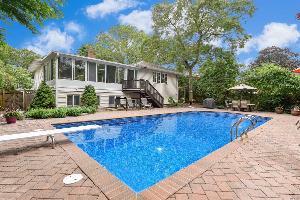 remaxbeyondny's tweet photo. Now Under Contract: Gordon Lewis' listing in Smithtown on 27 Mulberry Drive! Listed at $525,000. For more information, please call/text him at 631-560-8661.

#WeAreRemax #longisland #Smithtown #27Mulberry #remaxbeyondny #GordonLewis #realestate #dreamhome #homesweethome https://t.co/XJ7MHPLEYZ