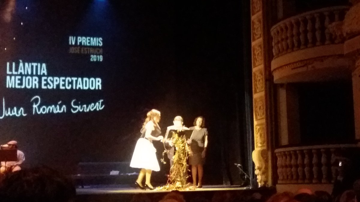 teaprinalicante's tweet photo. Todos los premiados ya tienen su Llàntia. Enhorabuena!!!
#premisestruch https://t.co/Ht2tTrfLcr