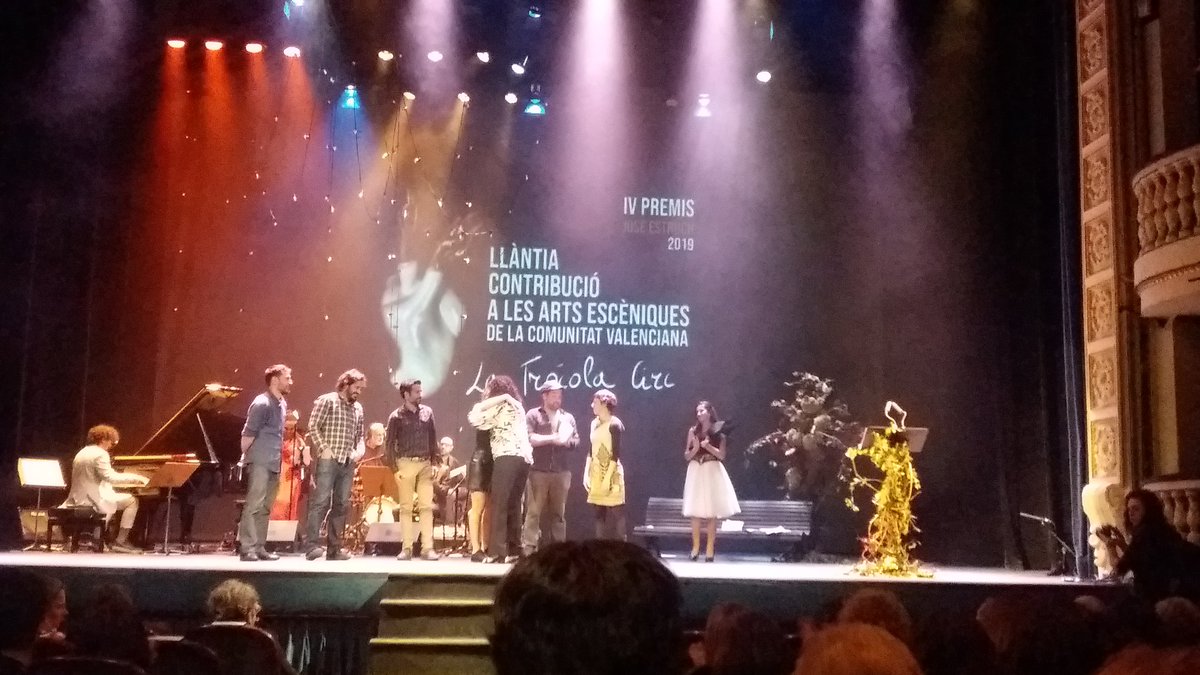 teaprinalicante's tweet photo. Todos los premiados ya tienen su Llàntia. Enhorabuena!!!
#premisestruch https://t.co/Ht2tTrfLcr