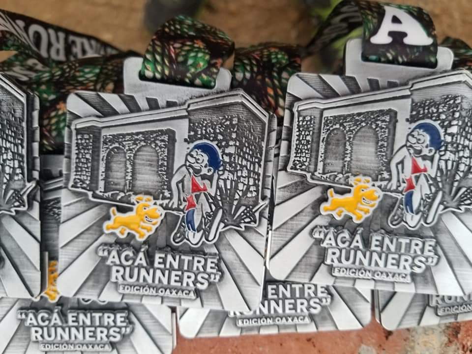 pzconsultorCO's tweet photo. De regreso a casa, excelentes ponencias, buen aprendizaje de lo programado, compartimos experiencias y disfrutamos la buena organización del congreso "ACÁ ENTRE RUNNERS"en la bonita ciudad:Oaxaca @RunnersOax @doctorespindola @DelMazGPS
@alejandromurat @BetoVodka https://t.co/f4pQI9Ppcn